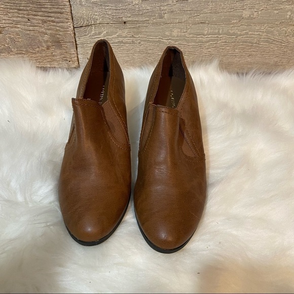 🛍️3/$30 Covington women’s tan heeled booties in size 6.5 - Picture 2 of 10